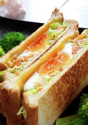 フライパンで♪巣ごもり卵のホットサンド-レシピのメイン写真
