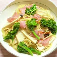 รูปของ 春♡菜の花と筍と生ハムのパスタ