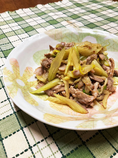 セロリ&ネギ&豚肉で カレー風味炒め-レシピのメイン写真