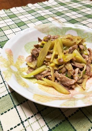 セロリ＆ネギ＆豚肉で　カレー風味炒め-レシピのメイン写真
