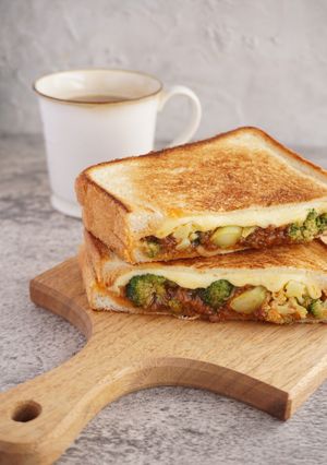 チーズとろけるミートソースのホットサンド-レシピのメイン写真