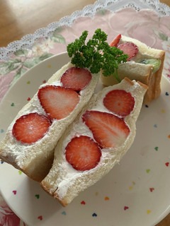 春色のいちごサンド♪-レシピのメイン写真