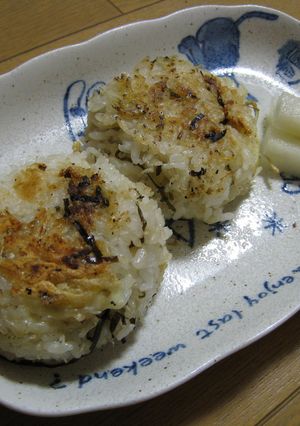 じゃこと塩昆布のチーズ焼きおにぎり-レシピのメイン写真