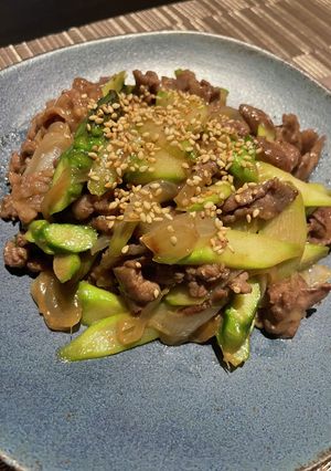 アスパラと玉ねぎの牛バラオイスター炒め-レシピのメイン写真