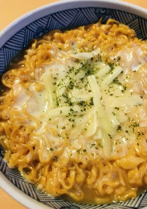 アレンジ★ミルク&チーズ・チキンラーメン-レシピのメイン写真