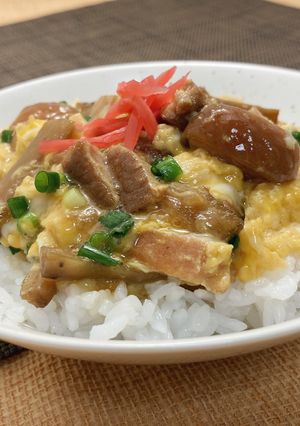 ゴボウ入りらふてぃの卵とじ丼-レシピのメイン写真