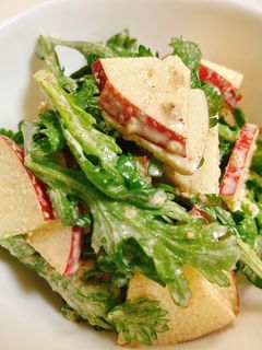 簡単!春菊とりんごのごまドレサラダ-レシピのメイン写真