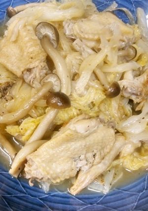 白菜半分、手羽先と煮ました。うまかった！-レシピのメイン写真