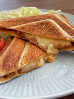 ミートソースとチーズのホットサンド-レシピのメイン写真