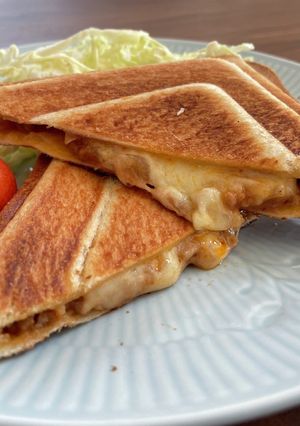 ミートソースとチーズのホットサンド-レシピのメイン写真