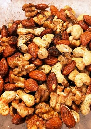 混ぜるだけ！炭茶葉でスモークナッツ-レシピのメイン写真