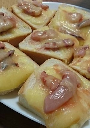 イカの塩辛でおつまみトースト-レシピのメイン写真