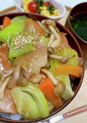 しょうがが効いた豚こま中華丼-レシピのメイン写真