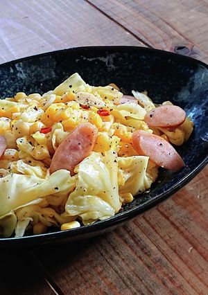 春キャベツとウインナーのバターコーン炒め-レシピのメイン写真