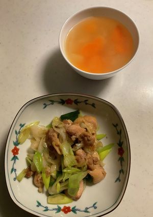 鶏肉葱炒め、人参のスープ-レシピのメイン写真