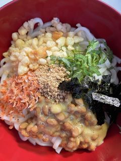 簡単昼ご飯♪ごま納豆ぶっかけうどん-レシピのメイン写真