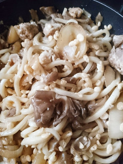 ストックしてたおかずで、うどん焼き〜-レシピのメイン写真
