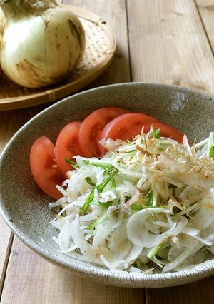 簡単♪新玉葱としらすの鰹節サラダ-レシピのメイン写真