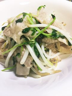 豚肉、豆苗もやし炒め-レシピのメイン写真