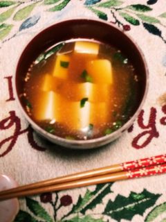 即席!ワカメと豆腐の味噌汁-レシピのメイン写真