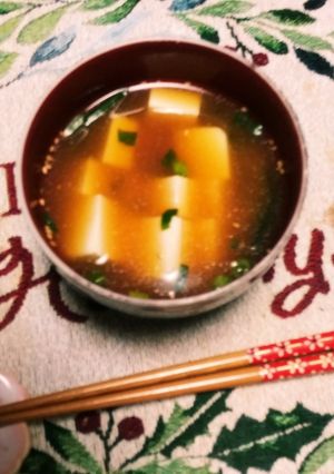即席!ワカメと豆腐の味噌汁-レシピのメイン写真