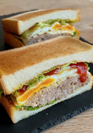 贅沢至福＊挽肉ステーキと卵のホットサンド-レシピのメイン写真