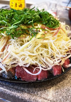 薬味たっぷり 塩ごま油で食べる鰹の刺身-レシピのメイン写真