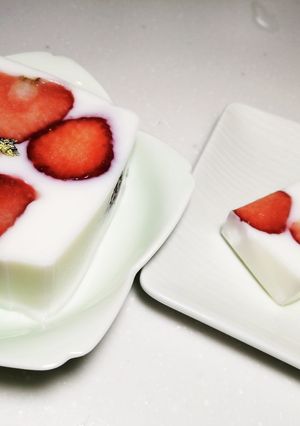ゴロゴロいちごの牛乳寒天-レシピのメイン写真