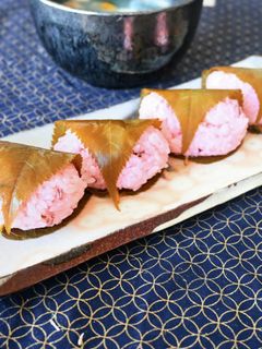 桜ご飯のおにぎり-レシピのメイン写真