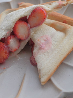 苺ミルクホットサンド-レシピのメイン写真