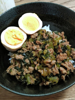 夫も大好き小松菜とひき肉の丼ぶり-レシピのメイン写真