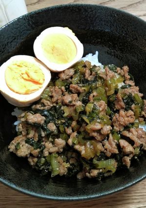 夫も大好き小松菜とひき肉の丼ぶり-レシピのメイン写真