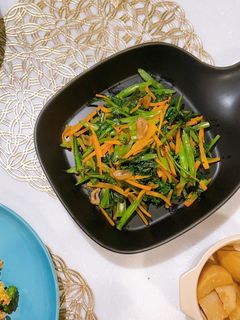春菊と人参のニンニク炒め♪ペペロンチーノ-レシピのメイン写真