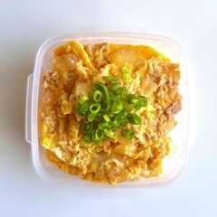 รูปของ 鶏ひきと新玉で！春の親子丼