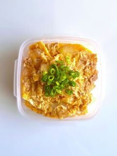 鶏ひきと新玉で!春の親子丼-レシピのメイン写真