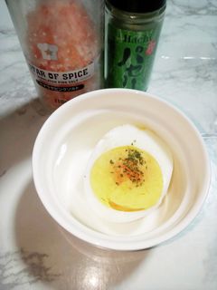 茹で卵に岩塩とパセリを〜♬-レシピのメイン写真