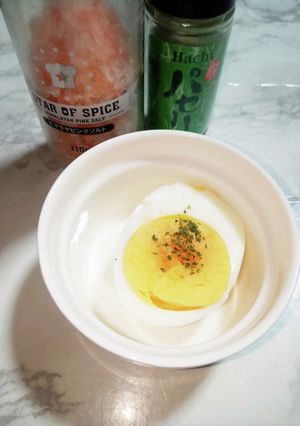 茹で卵に岩塩とパセリを〜♬-レシピのメイン写真