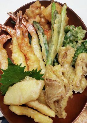 天ぷらの盛り合わせ♪色々な野菜と鶏天付き-レシピのメイン写真