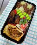 焼きそばの次の日の定番オムそば弁当☆