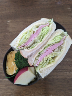 JK☆シャキッとレタスとハムサンド弁当♪-レシピのメイン写真