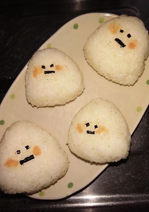 塩にぎり　お顔『おにぎり』　時短あり-レシピのメイン写真