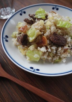 春キャベツと牛肉のガーリックピラフ-レシピのメイン写真