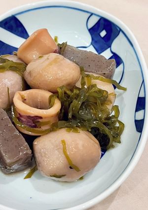 里芋とイカの煮物〜こんにゃくと昆布も〜-レシピのメイン写真