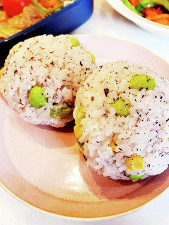 ☆枝豆とコーンとゆかりの春色おむすび☆-レシピのメイン写真
