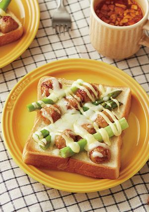 アスパラと照焼きつくねのピザトースト-レシピのメイン写真