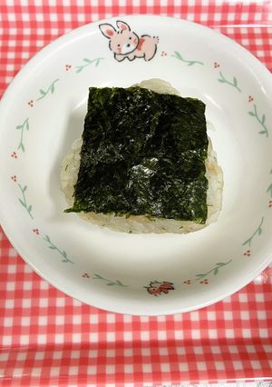 [保育園幼児食]鶏そぼろにぎり-レシピのメイン写真