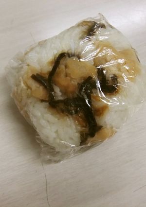 唐揚げおにぎり塩昆布-レシピのメイン写真