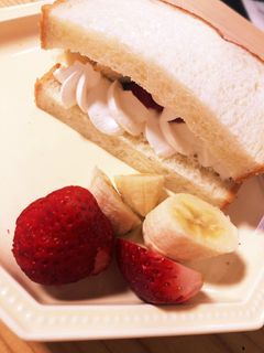 クリームたっぷりフルーツサンド-レシピのメイン写真