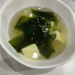 รูปของ 簡単！わかめと豆腐の鶏ガラスープ