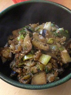 ナスとチンゲンサイの味噌煮込み丼ぶり-レシピのメイン写真